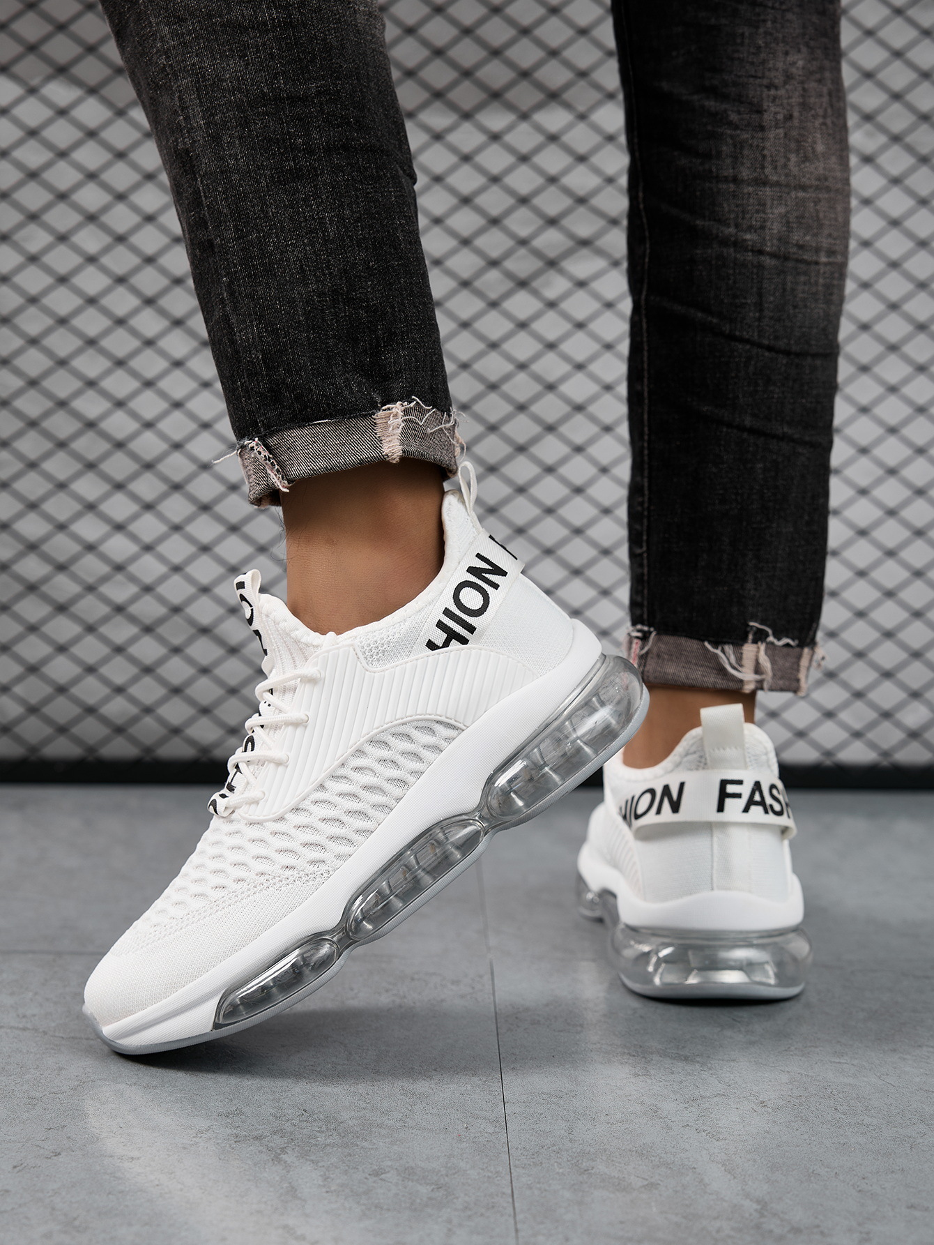 Breathable White Mesh Running Shoes For Men With Air Cushioning_voghion.com