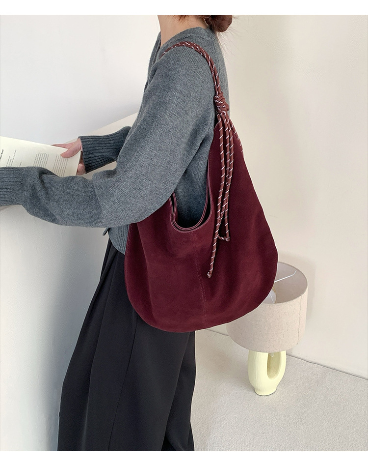 Sac fourre-tout en cuir givré à bandoulière simple pour femme, nouveau style paresseux, capacité en corde tissée à la mode 2024_voghion.com
