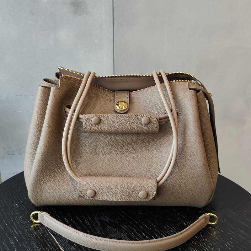Designer Tote Bag, Genuine Leather Women's Handbag, Fashionable Large-Capacity Shoulder Crossbody Cowhide Bucket Bag Designer Tote Bag, Genuine Leather Women's Handbag, Fashionable Large-Capacity Shoulder Crossbody Cowhide Bucket Bag