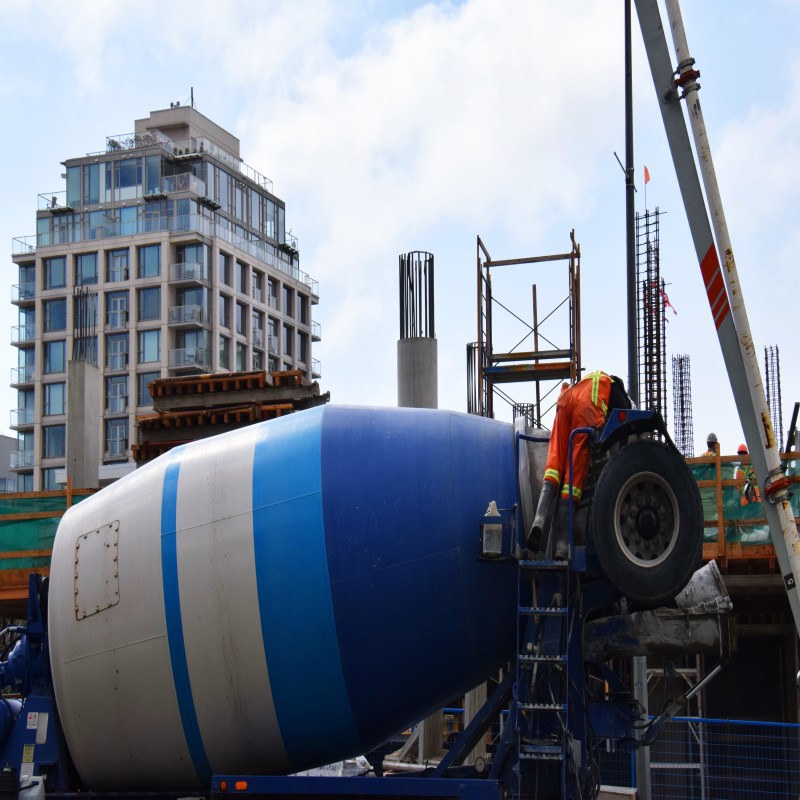 硅基高分子防水防腐涂料，刮涂施使用前应充分搅拌均匀。