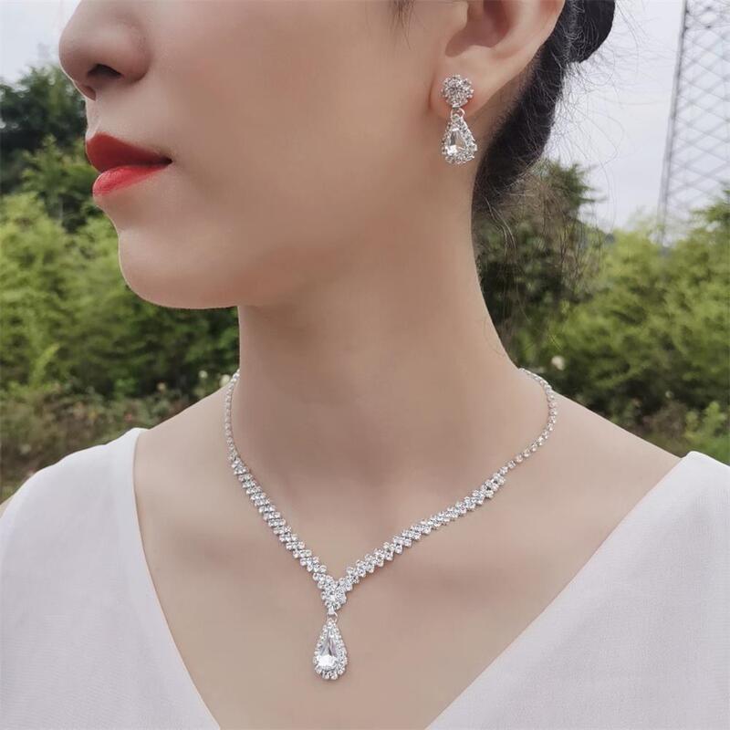 新商品のアクセサリーの卸売金属のダイヤモンドのネックレスのイヤリングの2つのセットの結婚式の花嫁のアクセサリーのセットの組み合わせ|undefined
