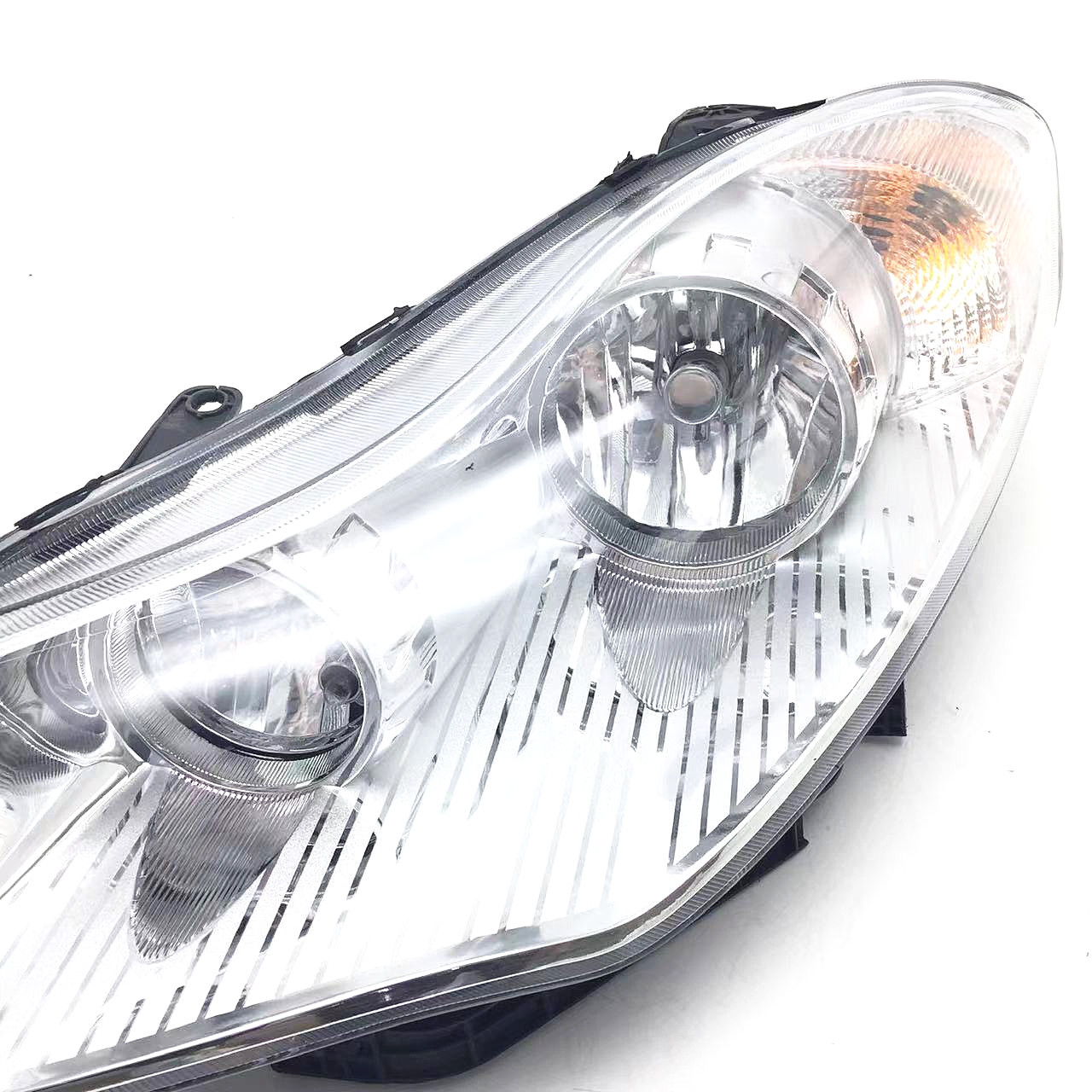 Applicable to Chery Fengyun 2 sedan/hatchback electric headlight Fengyun 2 old headlight Fengyun 2 headlight assembly
