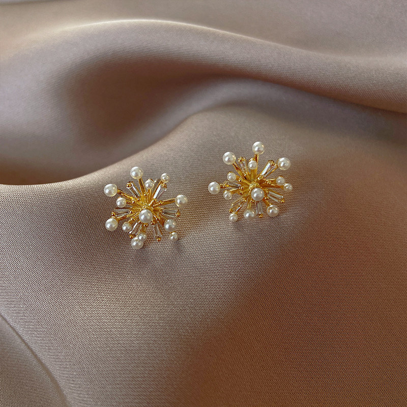 1 Paire Style Ins Sucré Fleur Le Cuivre Placage Incruster Perle Zircon Clips D'oreille display picture 2