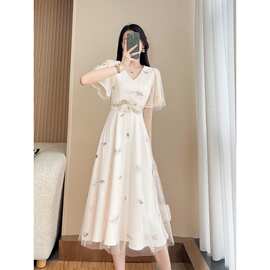 2024新款夏季收腰气质别致漂亮显瘦修身V领中长款连衣裙女