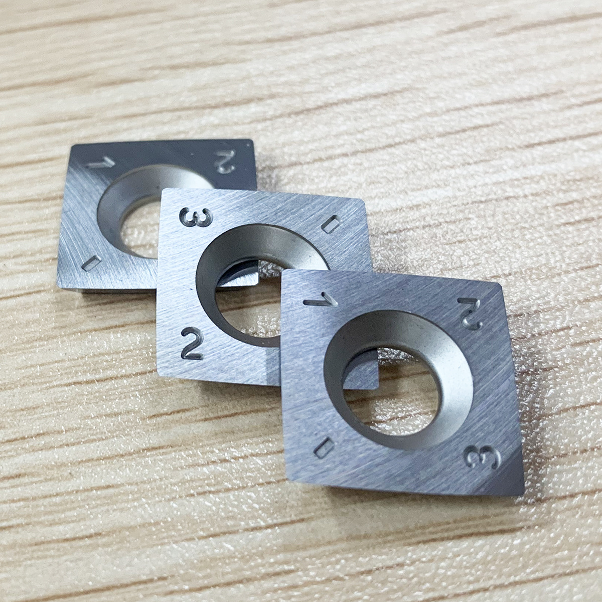 [Suministro exclusivo transfronterizo] carpintería desechada hoja de aleación dura cuchillo espiral Fresadora vertical cuchilla cepilladora de cuatro lados 1414