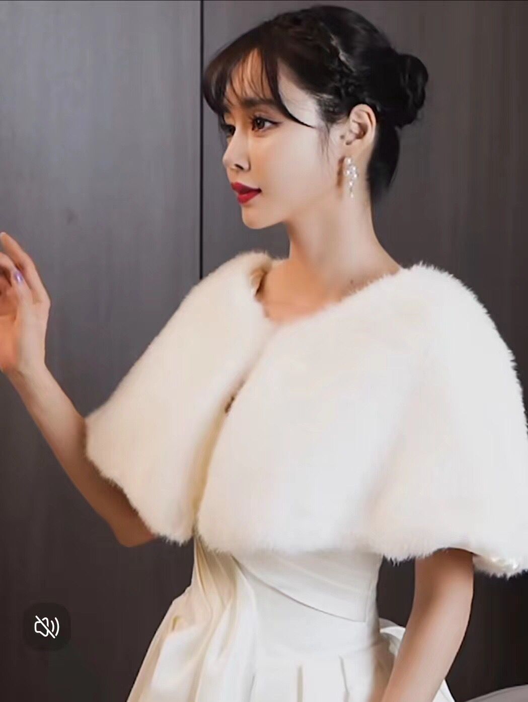 Women's Simple Style Solid Color Imitation Fur Solid Color Shawl display picture 7