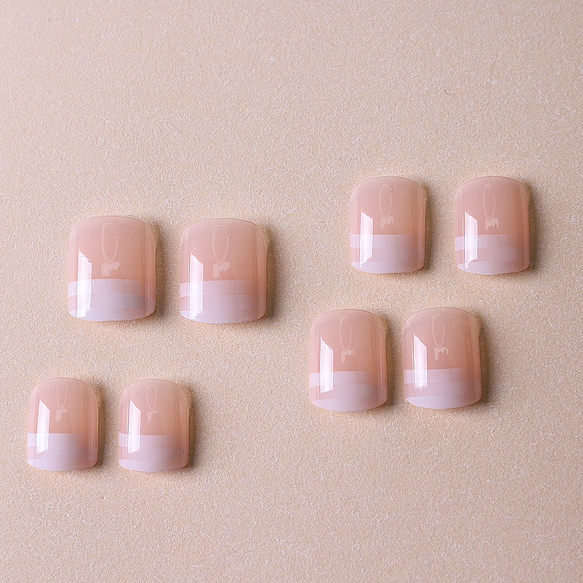 Millones de puntos directos románticos franceses bordes blancos manicuras cortas puras desnudas y simples para usar productos de manicuras terminados de uñas