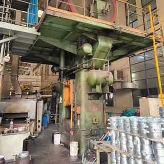 处理二手青岛锻压1600吨摩擦压力机滑块行程700现货
