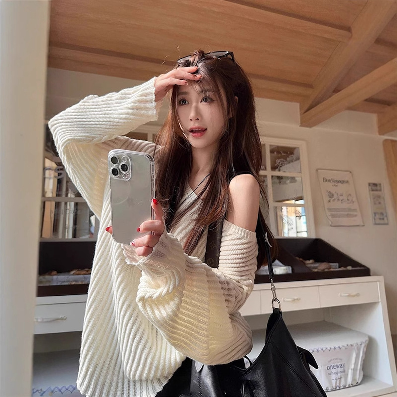 Lazy Style Cut Out Slanted Shoulder Long-Sleeved Knitwear Blouse Women's Spring Loose Casual Slimming Look Chic Off-Shoulder Top Lazy Style Cut Out Slanted Shoulder Long-Sleeved Knitwear Blouse Women's Spring Loose Casual Slimming Look Chic Off-Shoulder Top