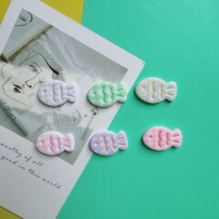 ネット赤少女心クリーム色小魚パッチ樹脂部品手作りdiyヘアピン