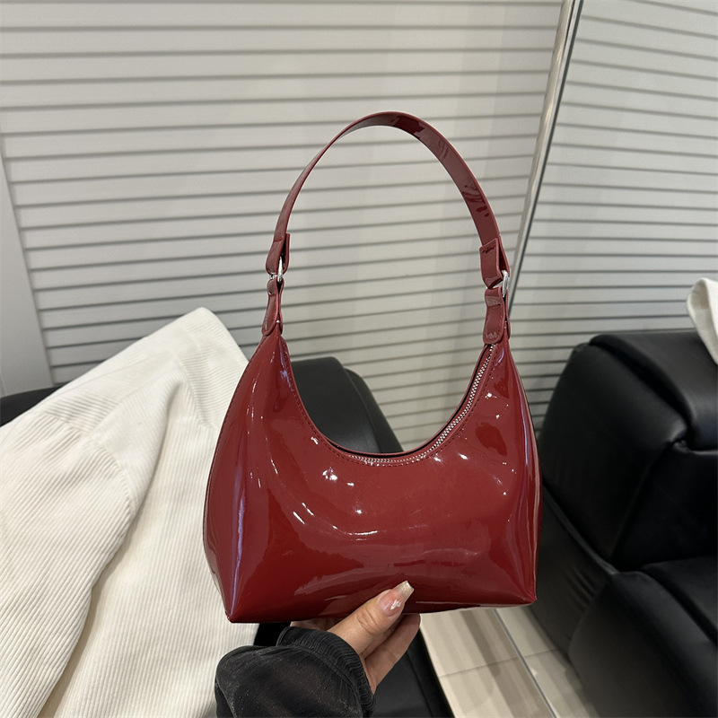 French Niche Texture Retro Patent Leather Burgundy Armpit Bag Women's Bag 2025 New Versatile Shoulder Crossbody Bag