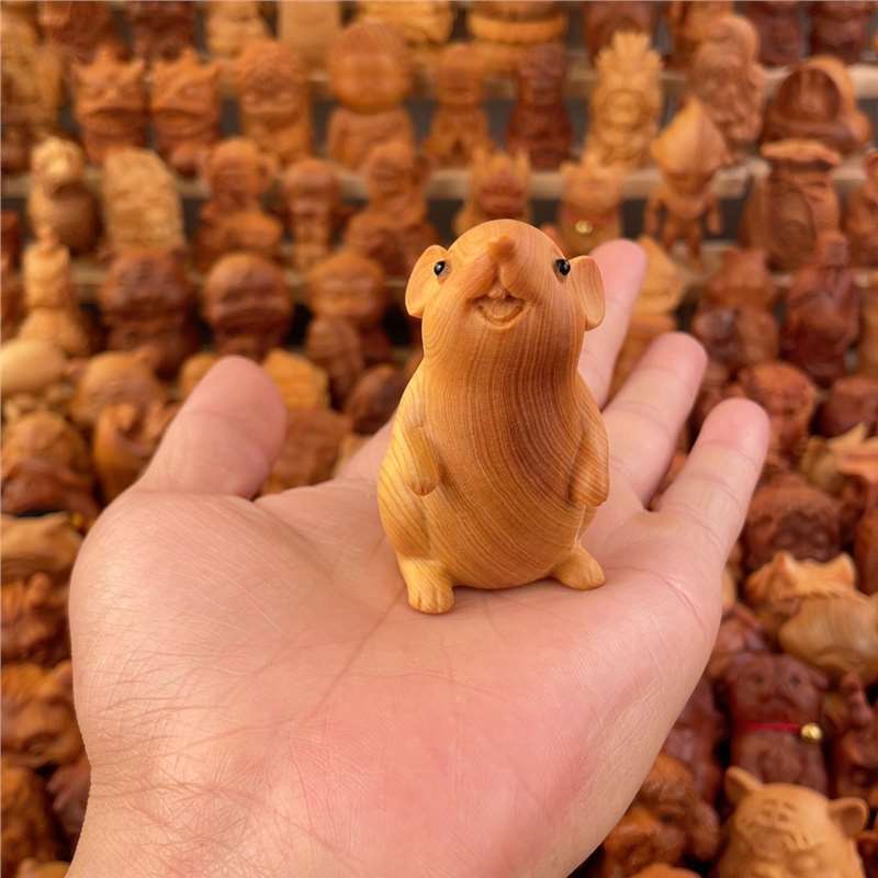 天然シダーウッド彫刻、ねずみを上に見上げるハンドピース、かわいい動物の干支ねずみ、ホームデスクトップ装飾小物|undefined