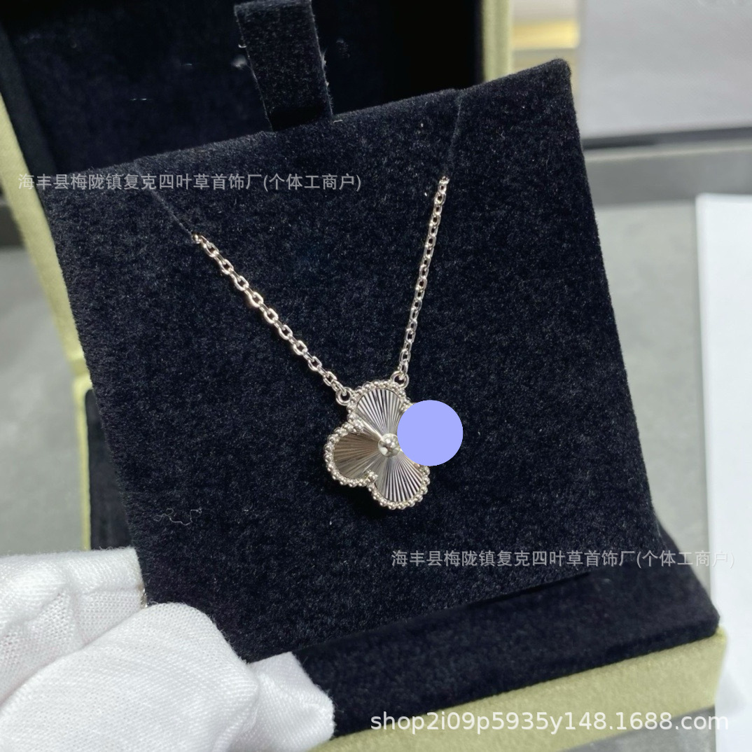 화이트 골드 레이저 목걸이