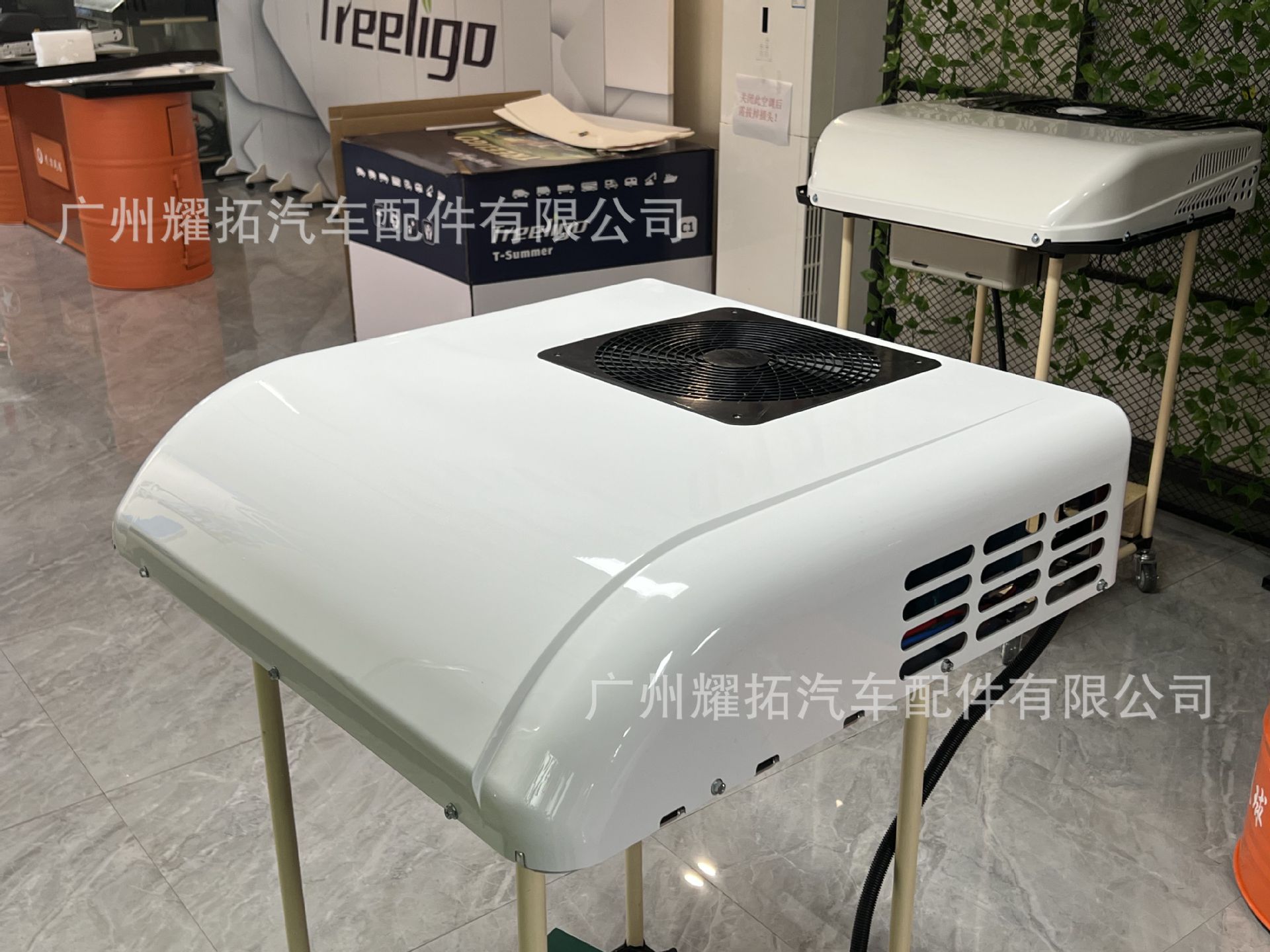 Factory's New Model of Heat Pump Parking Air Conditioner for Cooling and Heating, 24V 2400W Heating Capacity, Electric Rooftop Air Conditioner for Camping Vehicles