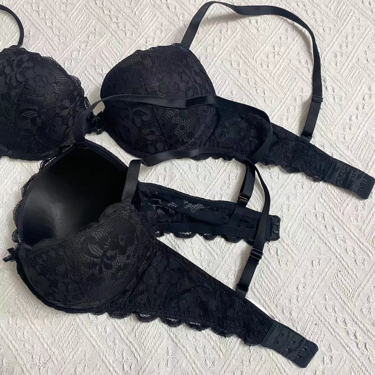 Autumn winter styles with sexy charming lace edges, black traditional thin top thick bottom cups to gather and support_voghion.com