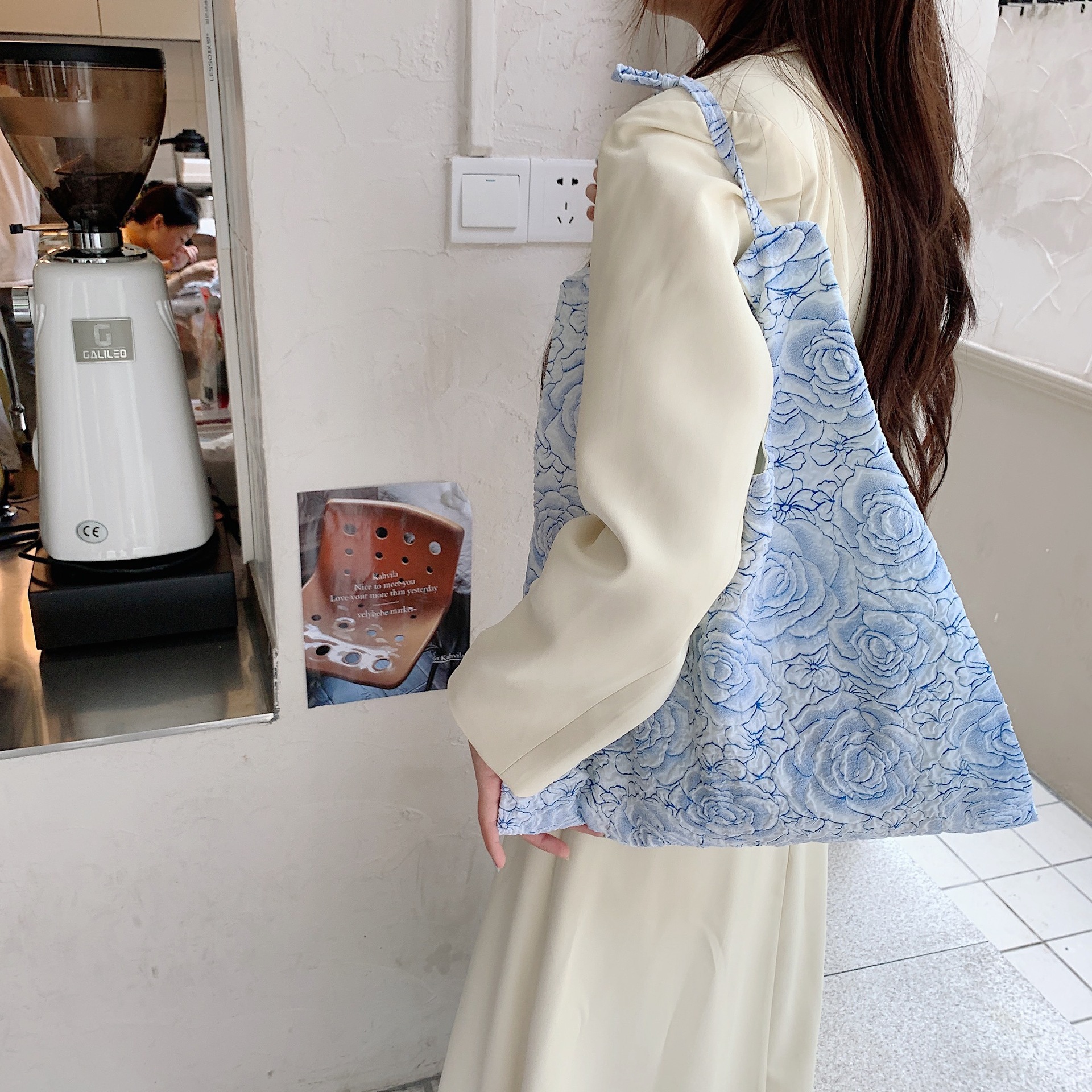 Wholesale of 25244 Jacquard blue rose large-capacity portable bags, clutch bags, storage bags, ladies' tote handbags undefined