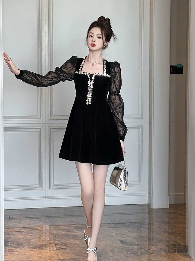 Váy sinh nhật cổ vuông tay phồng ôm eo nữ — Màu đen