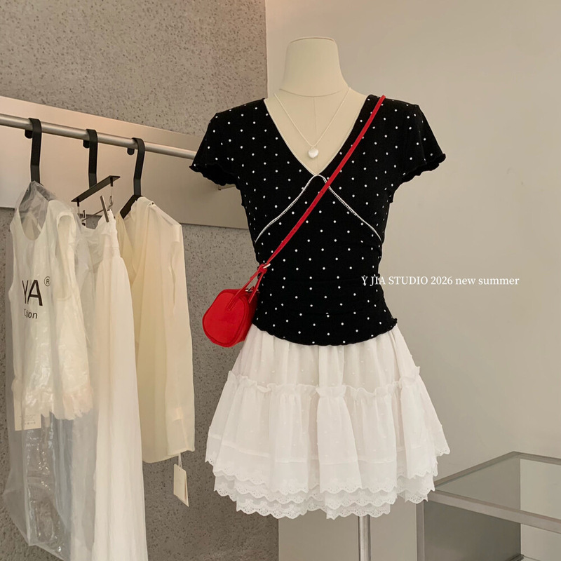 Y.Jia Summer Polka Dot Garden Black Polka Dot V-Neck Short Slim Fit Short Sleeve T-Shirt Top Wholesale