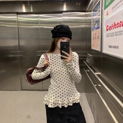 甘い風の白い波は長袖のtシャツの女性の春の気質の年齢を減らします。