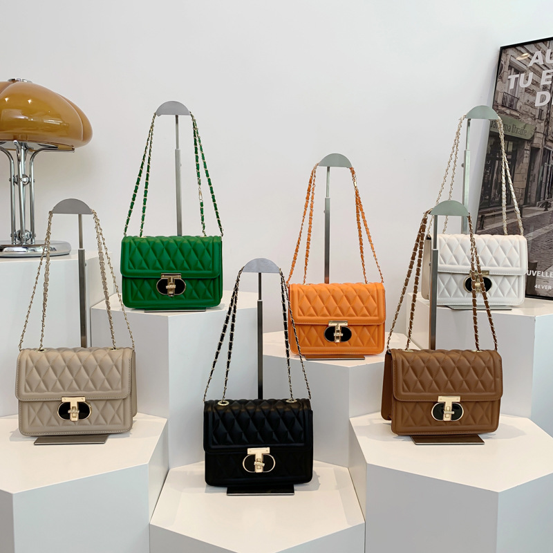 2024 neue Modische Lock Handheld frauen Koreanische Ausgabe Beliebte Lingge Stickerei Gewinde Einzigen Kreuz Schulter Kleine_voghion.com