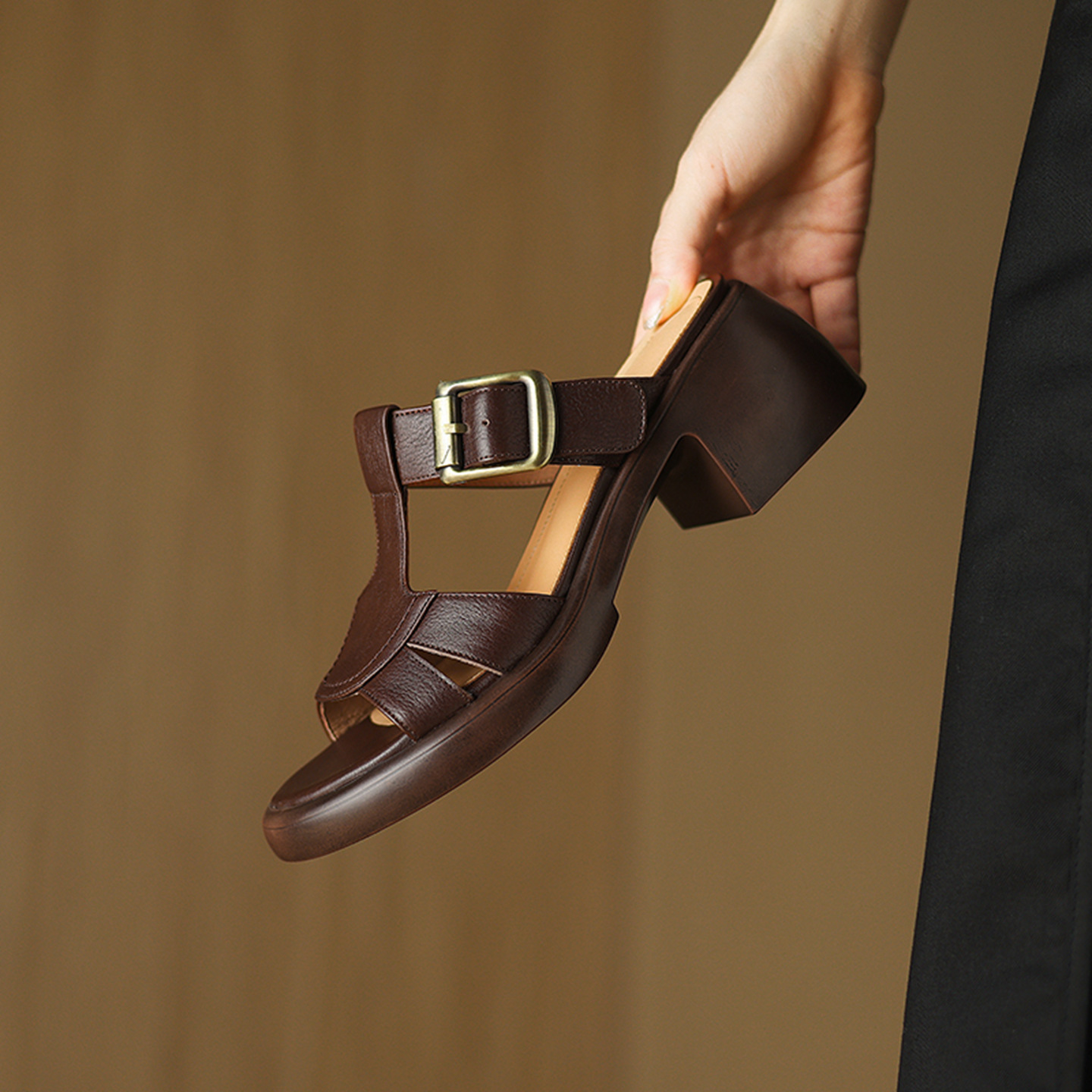 Sandal nữ hở mũi quai chữ T đế cao gót 6 cm, da mềm phong cách La Mã — màu nâu chi tiết 6