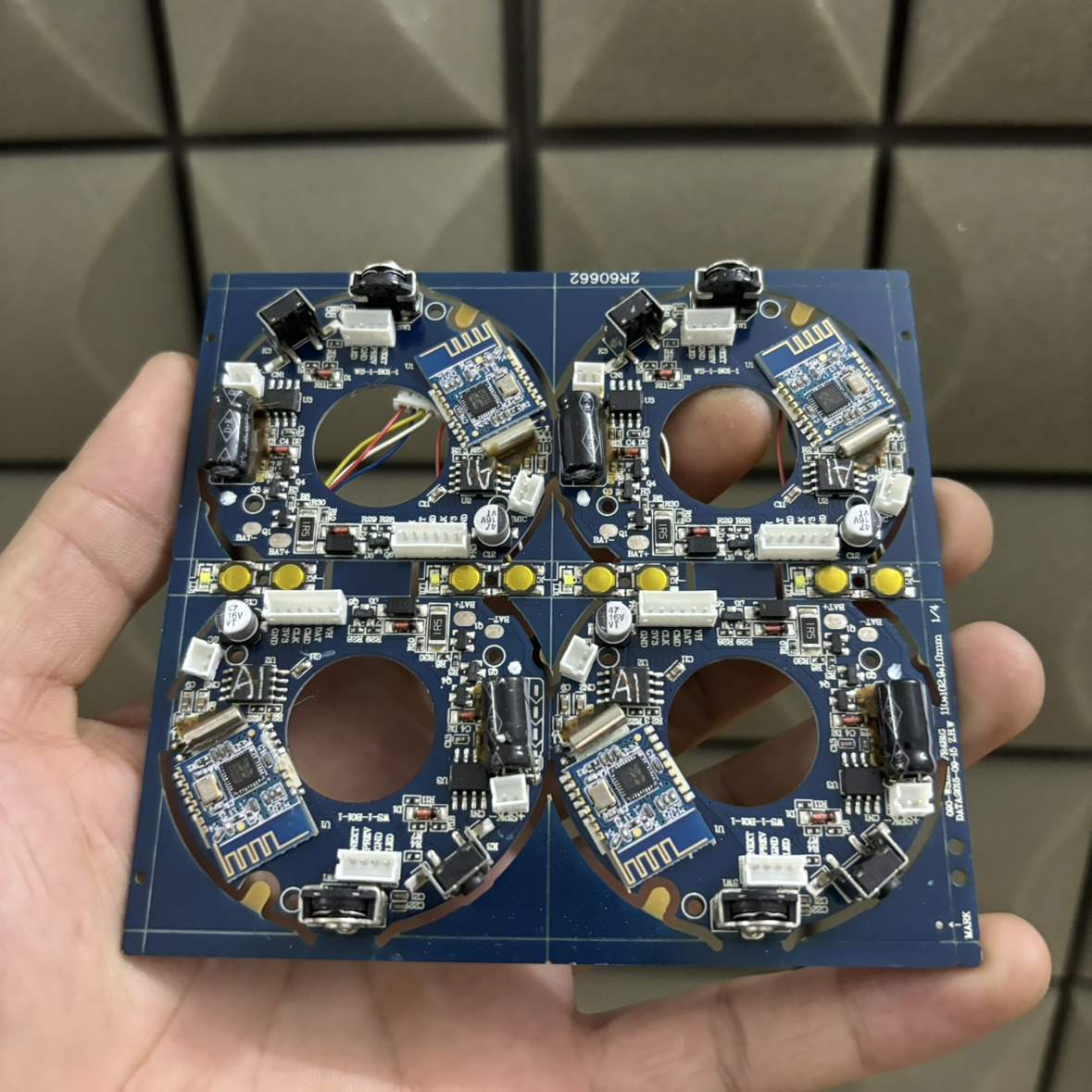 蓝牙耳机主板 无技术提供 4片价