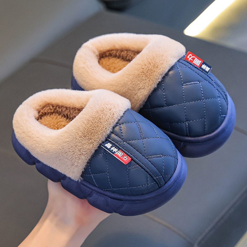 Otoño y invierno zapatillas de algodón para niños, niños y niñas, calentamiento de lana PU impermeable en el hogar para niños mayores, zapatos de talón de algodón