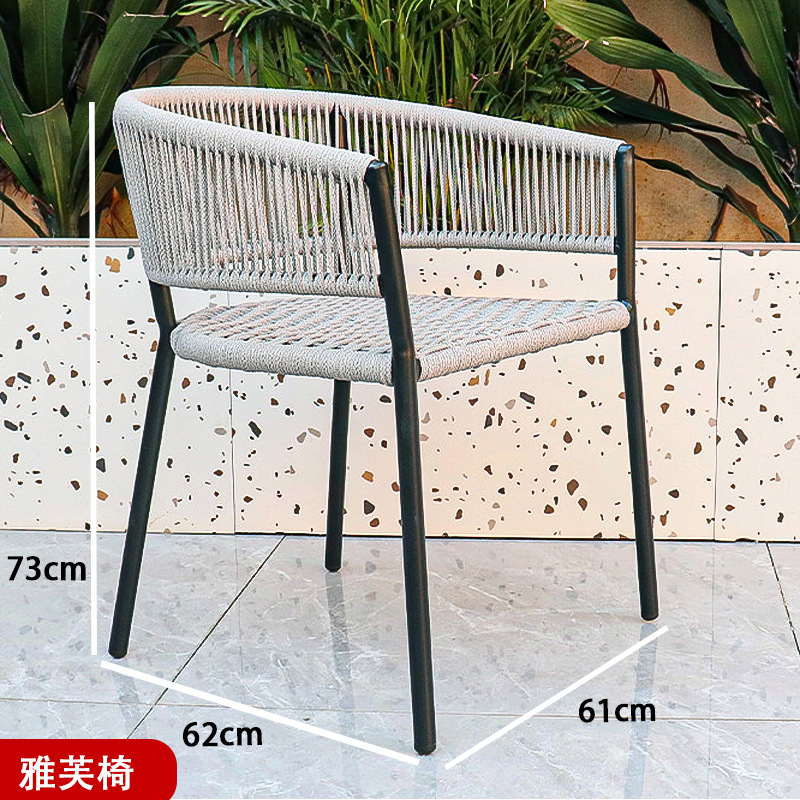 Mesas y sillas al aire libre nórdicas Patio de la villa Jardín Sillas de mimbre al aire libre Terraza de ocio Impermeable Protector solar Luz Lujo Mesas y sillas de alta gama