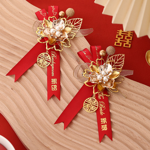 Bride and Groom Wedding Bouquets, Full Family Suite, Wedding ushers and bridesmaids, Both parents, Welcome guests, Lapel flowers, High-end style