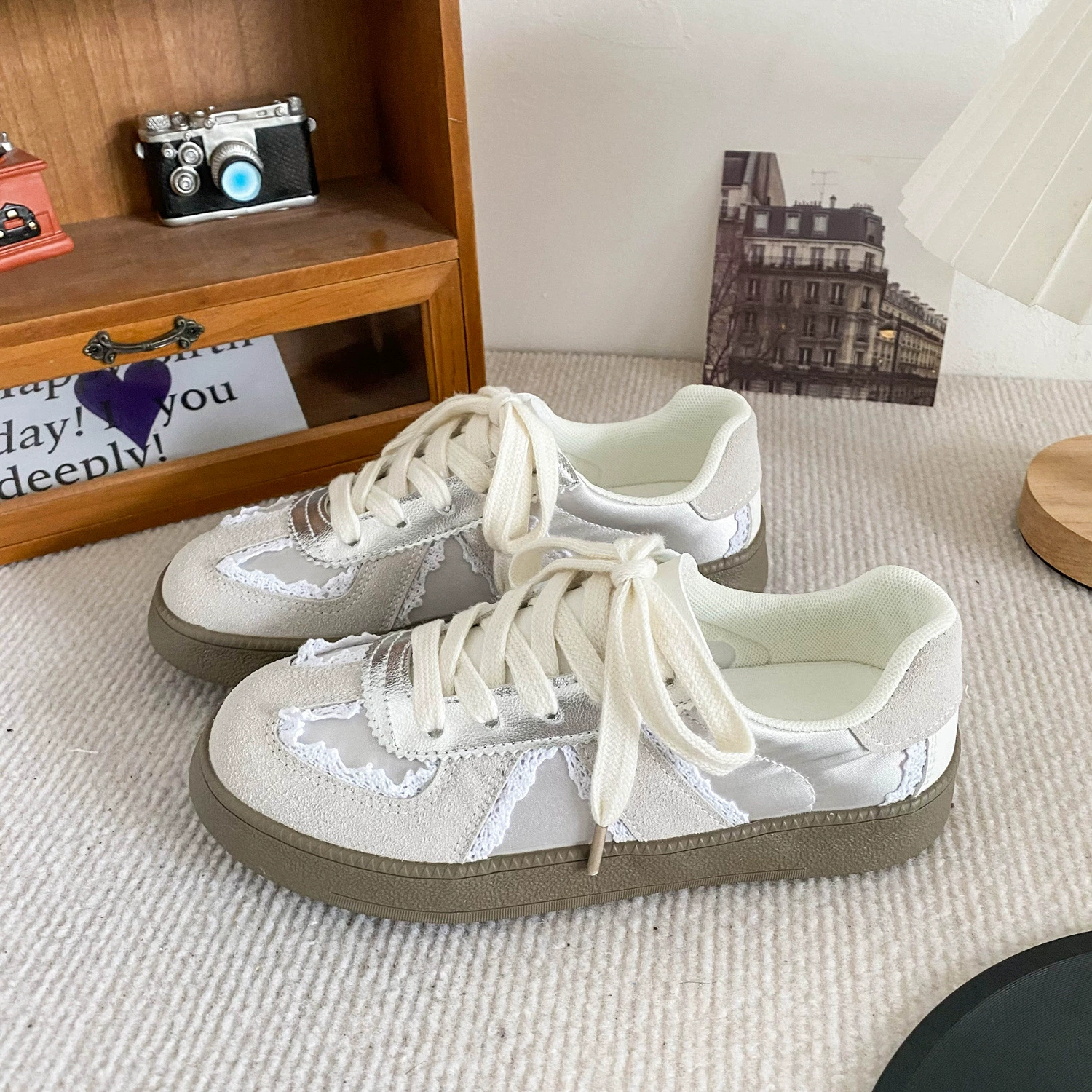 6504 New Chinese flat -bottomed white shoes female Chic2024 new versatile niche training shoes explosion superfire shoes