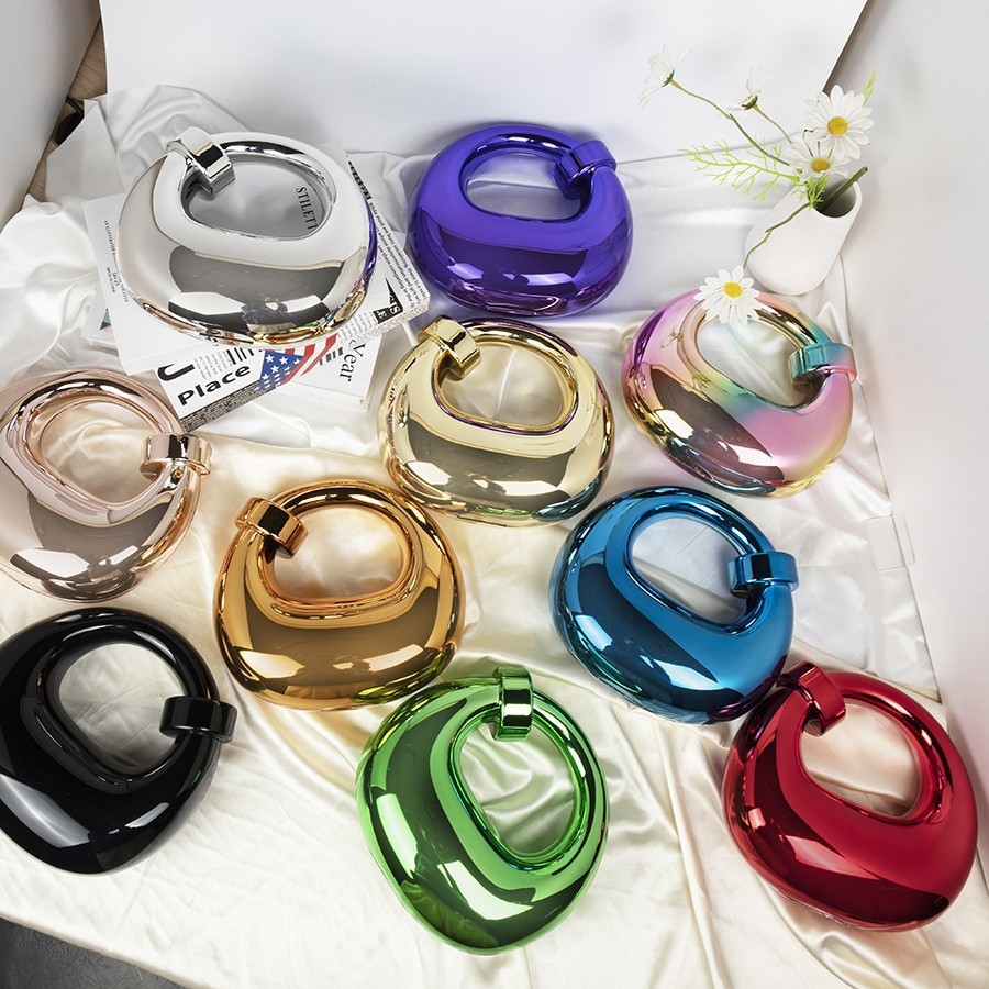 Nuevos productos transfronterizos europeos y estadounidenses bolsas de cena de damas de alta calidad bolsas de menisco de moda temperamento acrílico lujoso bolsas de mano de noche