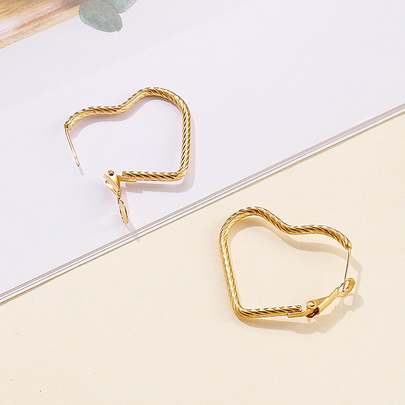 Fashion Heart Plating Titanium Steel 18K Gold Plated Earrings display picture 6