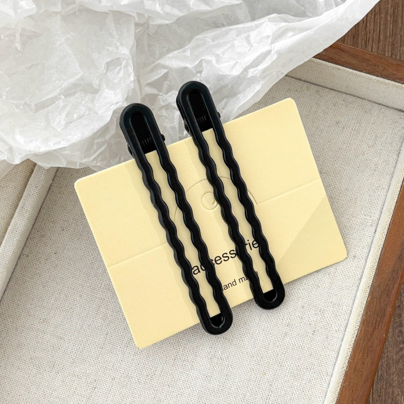 Sweet Cool Metal Hairpin Mujeres 2025 nuevo estilo de alto nivel frente fresa cabello cortado oreja lateral clips adornamiento para el cabello