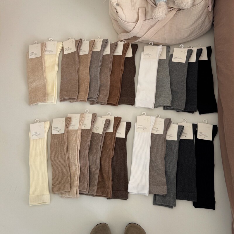IOULOR Autumn and Winter Slimming Vertical Stripe Calf Socks in Morandi Colors, Versatile Long Socks, Combed Cotton Seamless Socks for Women IOULOR Autumn and Winter Slimming Vertical Stripe Calf Socks in Morandi Colors, Versatile Long Socks, Combed Cotton Seamless Socks for Women