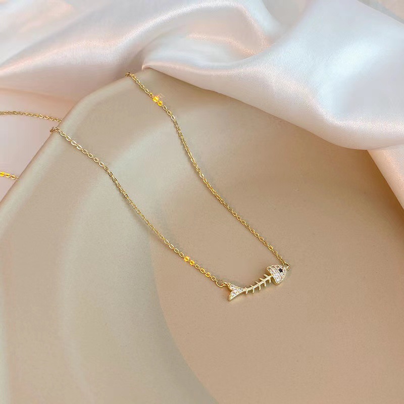 Vintage Style Fish Alloy Inlay Rhinestones Womenu0027S Necklace 1 Piece