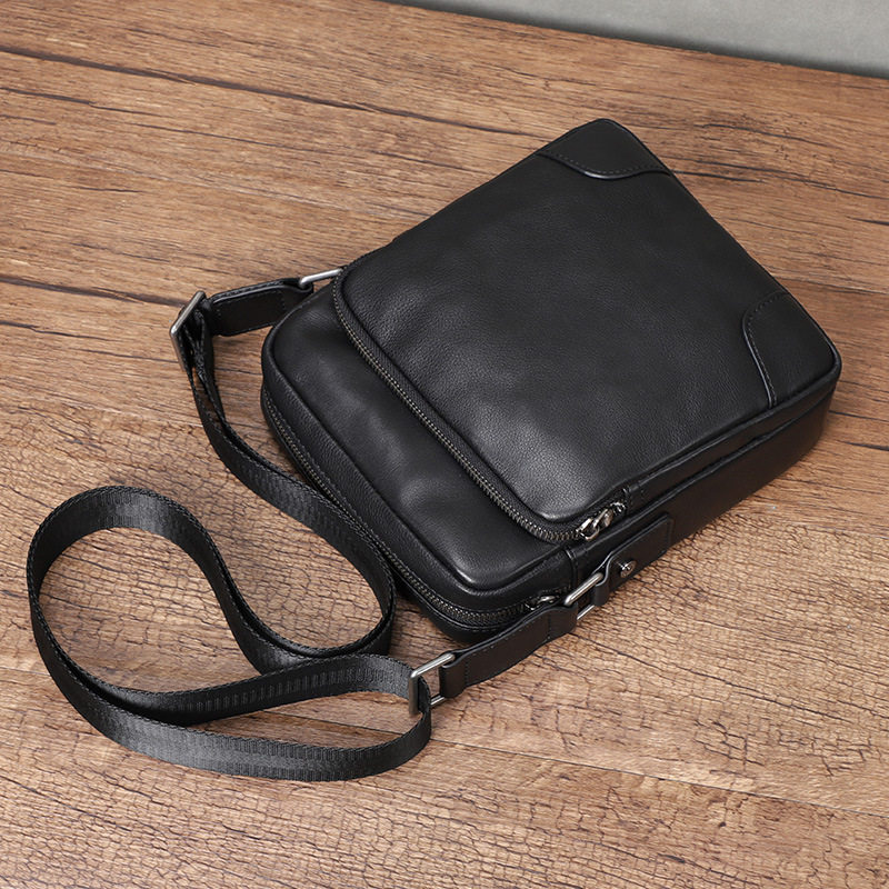 Túi đeo chéo nam da bò thật 20×7×24 cm kiểu mới — Màu đen