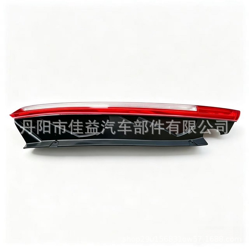 Suitable for Focus Classic Fox Hatchback Rear Tail Light Rear Brake Light Left and Right Tail Light 8M51-13W405-A