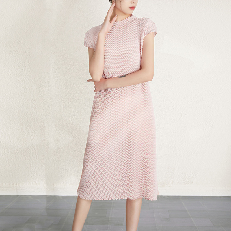 Pleated Youthful Dress for Women 2026 New Fashion Stylish Waist-Cinching Slimming High-End Short-Sleeve Niche Mid-Length Dress