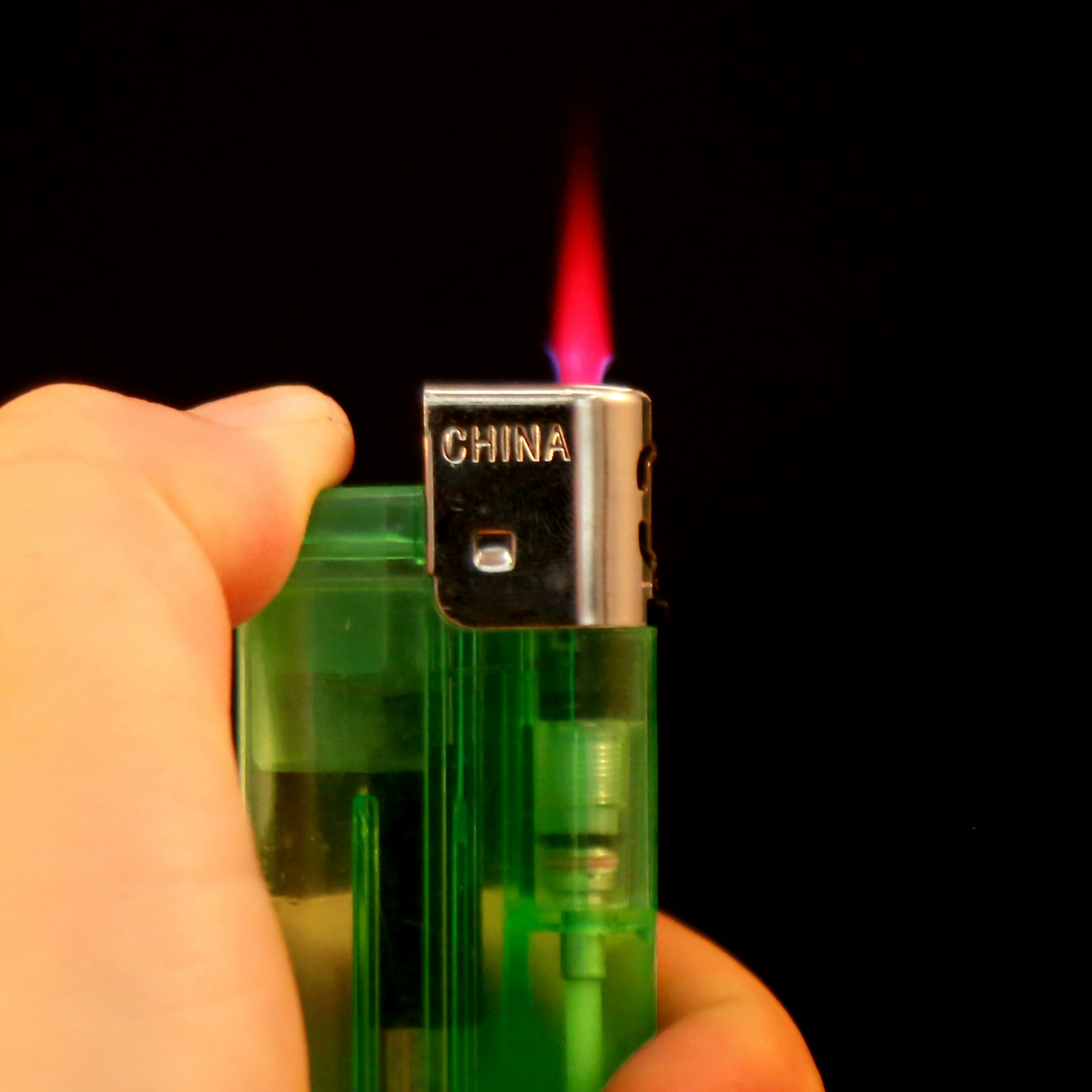 Новая Зажигалка King с защитой от вентилятора оптом одна для четырех обычных машин Спецификация: 11 см * 3 см * 1,4 см