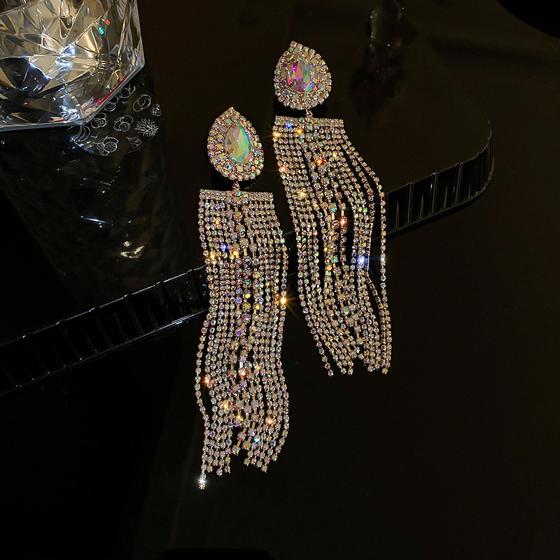 Agujas de plata transfronterizas flores de zircón aretes de bordillo estilo de moda pernos de auriculares lujosos de alto nivel de diseño de auriculares nicho