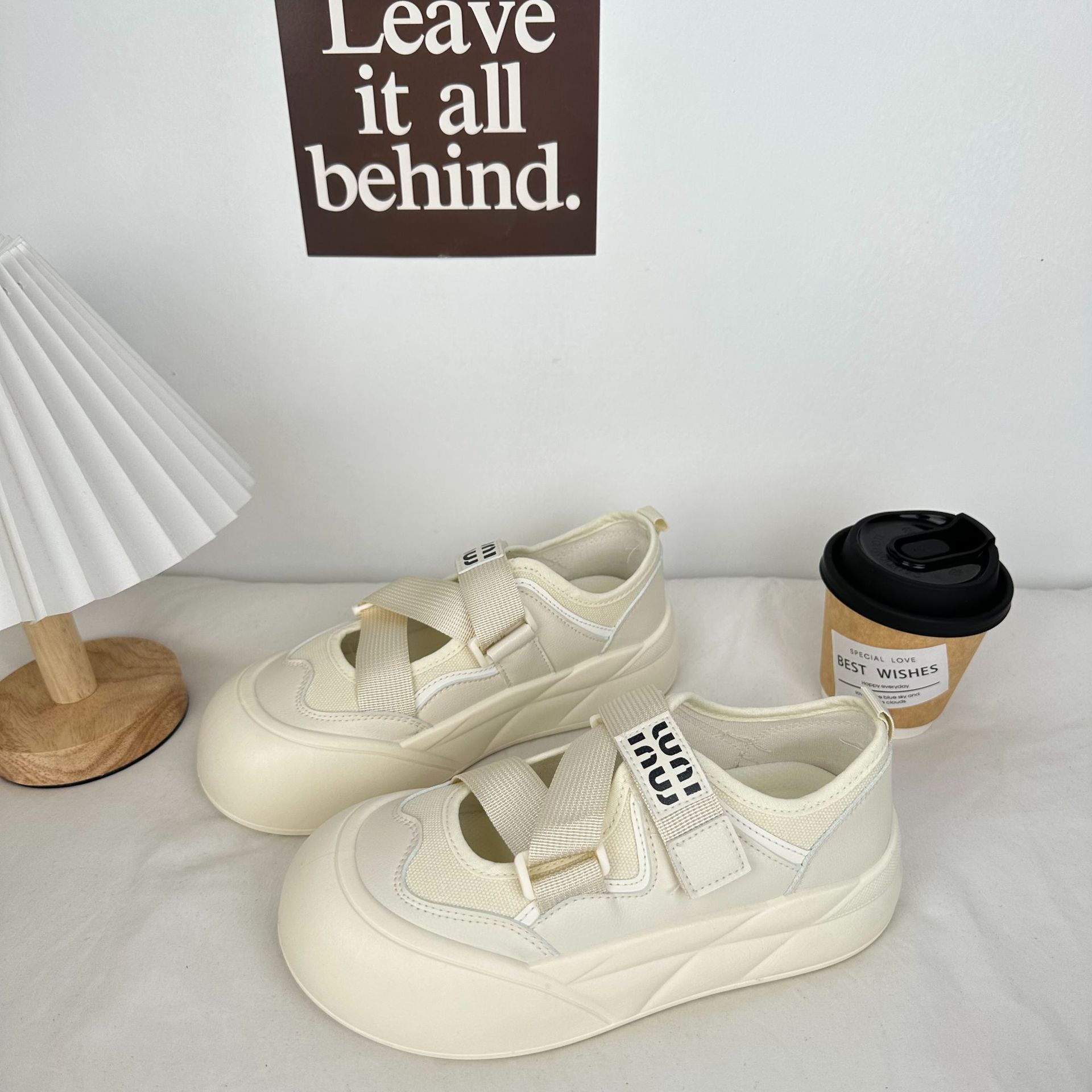 2024 verano zapatos de lona de altura de base gruesa zapatos deportivos casuales de baja altura velcro zapatos blancos de mujer coreana