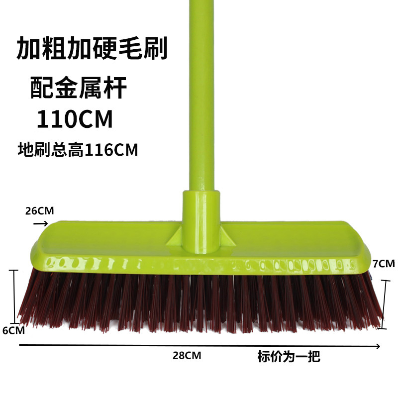 금속 손잡이가있는 굵고 단단한 녹색 바닥 브러시