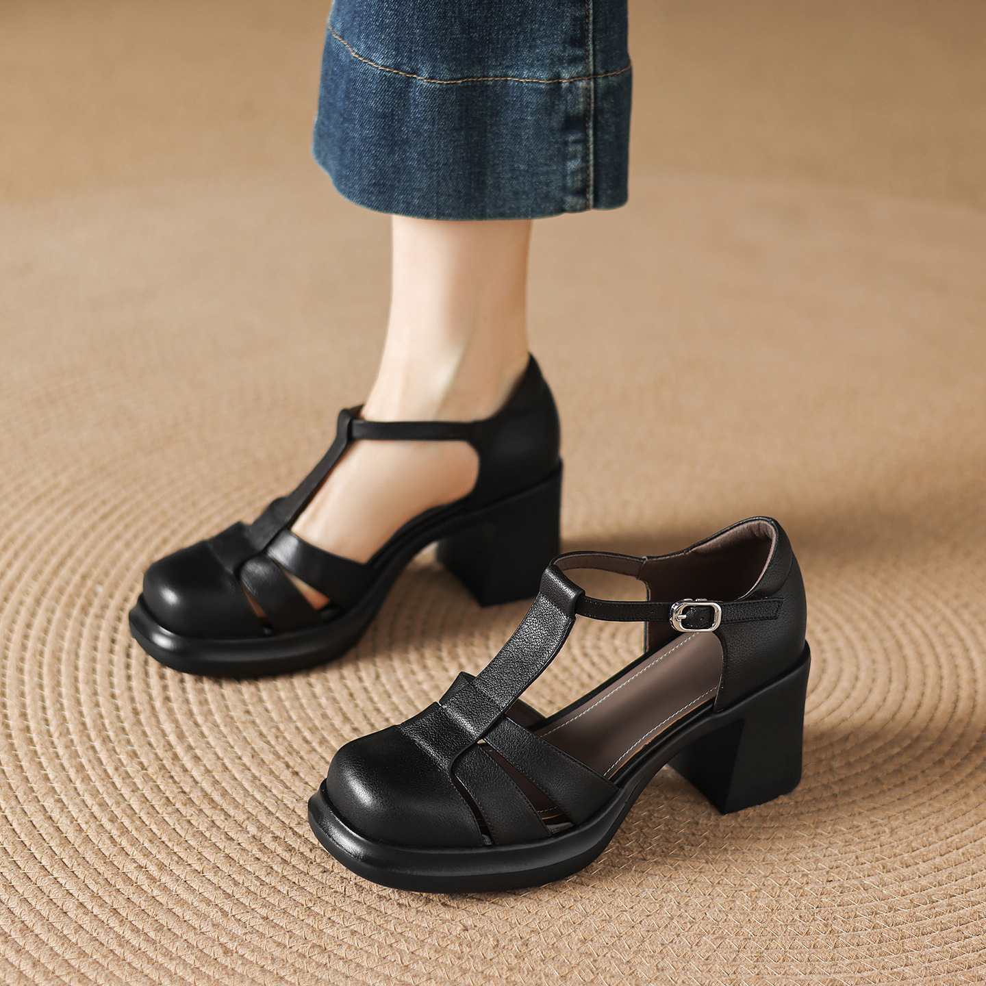 Sandal nữ cao gót phong cách La Mã, mũi kín gót kín, đế dày da bò, gót 7 cm — đen