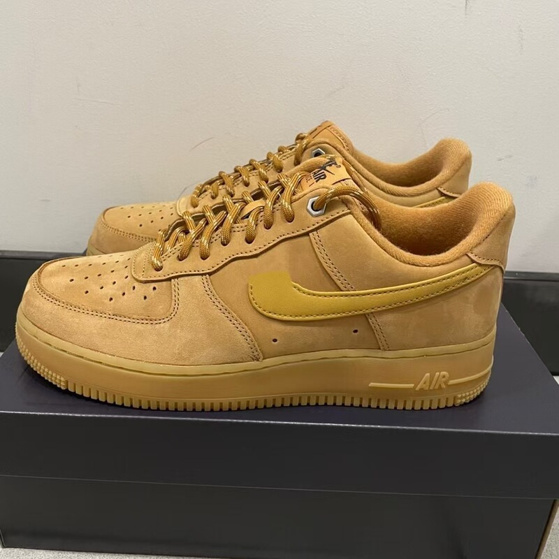 Putian Shoes High-End Version Air Force Wheat-Colored Laser Gaming Series with Four Silver Hooks and Built-In Air Cushion, Unisex Sneakers Putian Shoes High-End Version Air Force Wheat-Colored Laser Gaming Series with Four Silver Hooks and Built-In Air Cushion, Unisex Sneakers