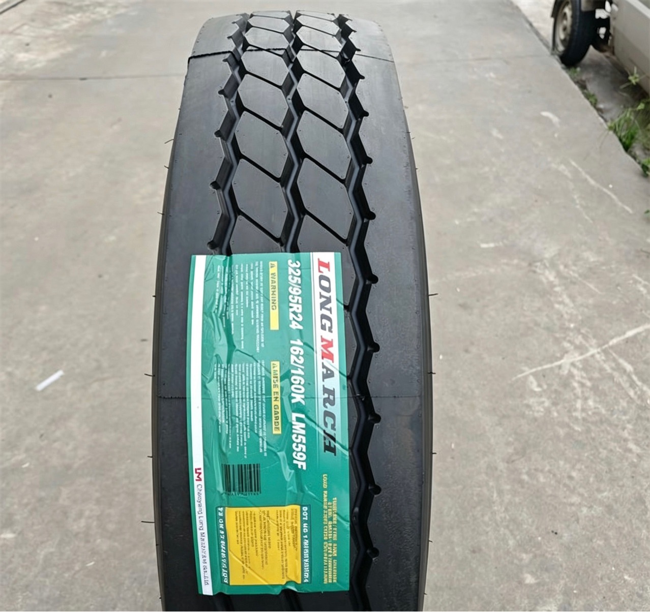 Langma Tire 325/95R24 Vacuum Tire High Wear Resistance Strong Load-Bearing Capacity for Cranes and Hoists All Steel Wire 22 Layers LM559