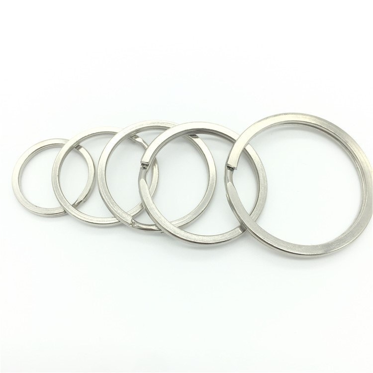 Un anillo de lámpara de cristal anillo de cortina llavero medio anillo doble bobina de conexión fina anillo pequeño de acero inoxidable joyería 304