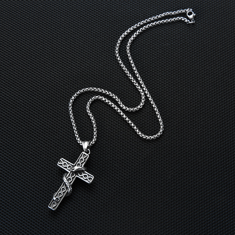 Collier pour homme avec pendentif croix totem en acier inoxydable et titane_voghion.com