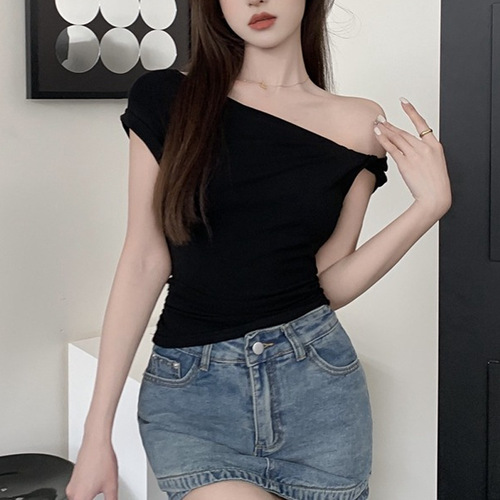 Pure Desire Asymmetrical Sloping Shoulder Short-Sleeve T-shirt for Women, Summer Tight Bodysuit, Flirty Tea Ceremony Style, One-Shoulder Top