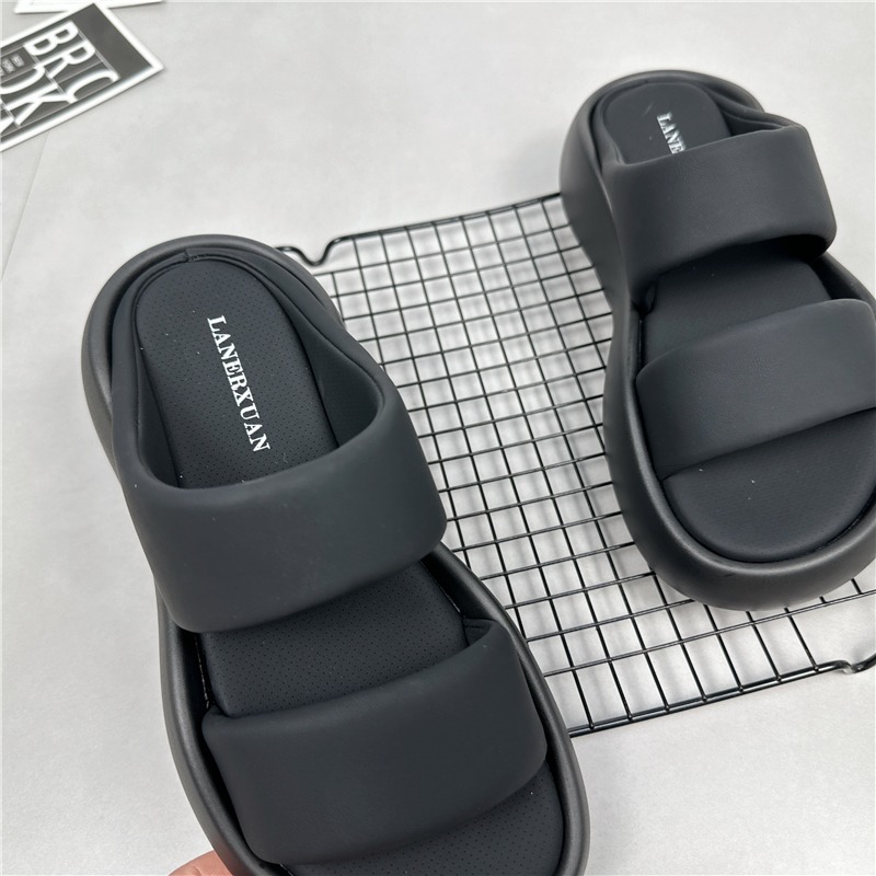 Tykksålede skinnsandaler og tøfler for kvinner 2023 sommer ny mote ett-ords all-match myk bunn casual sklisikre yttertøysandaler_voghion.com