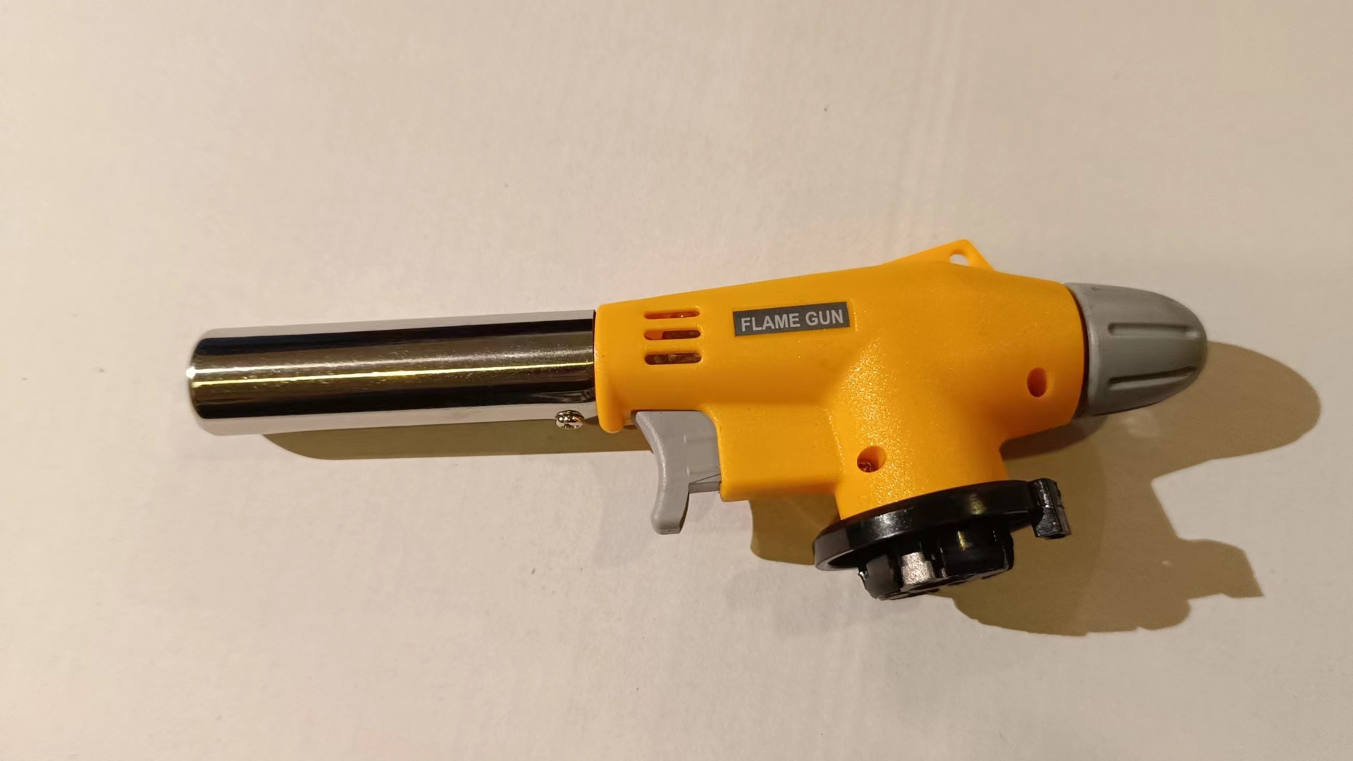 желто-серый